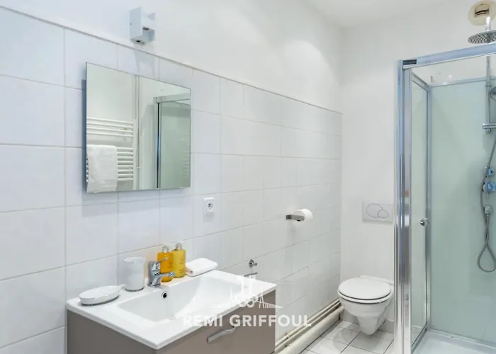 Hypolite 1 Cosy 80 Meters From The Port Of 2 Guest